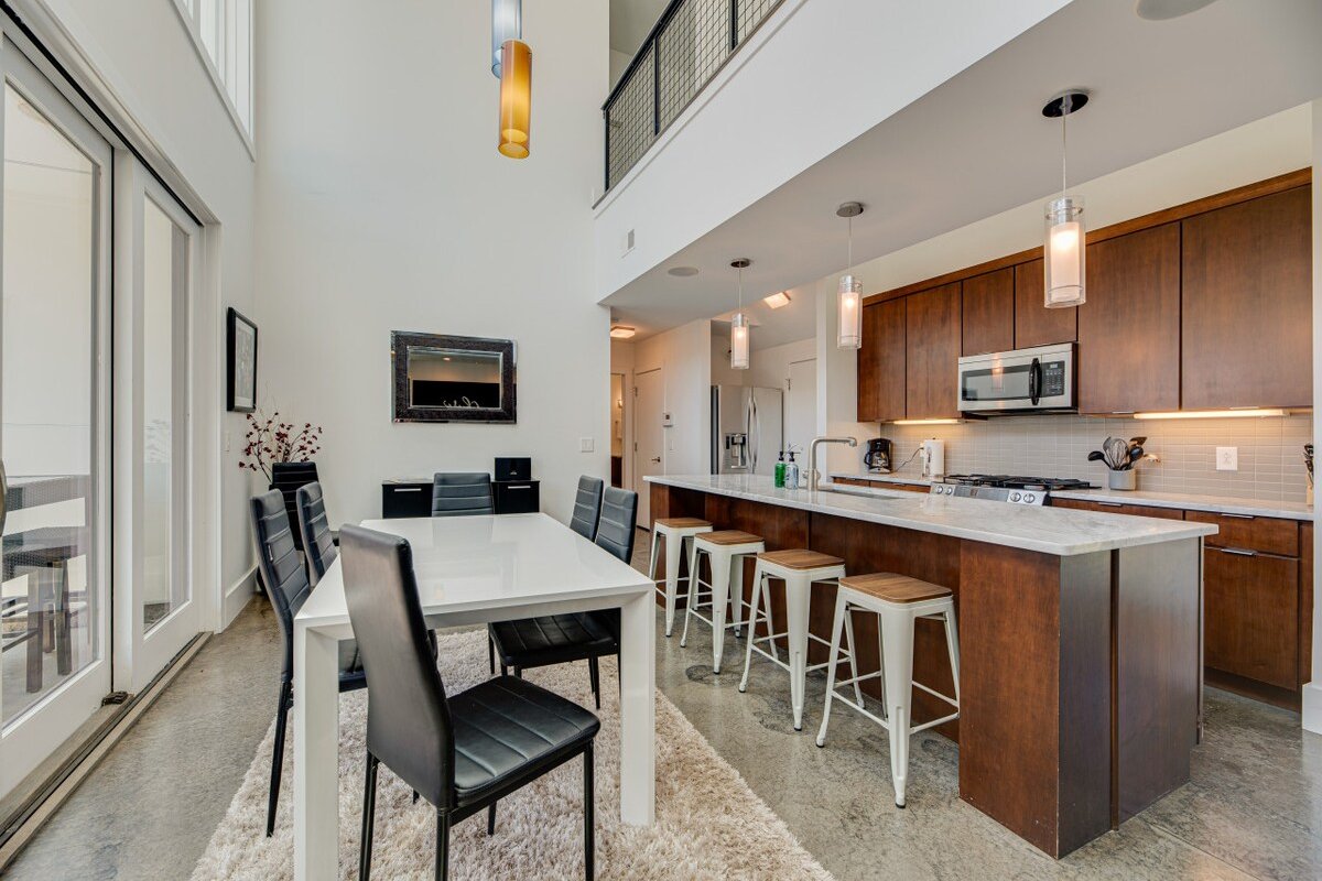 Dtown/Rooftop Hottub/Music Row/20ft ceiling/Gulch! gallery image 5