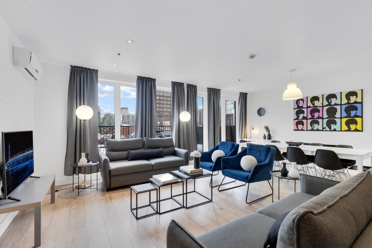 LiV MTL Downtown-503 Premium 3BR Duplex Rooftop gallery image 2