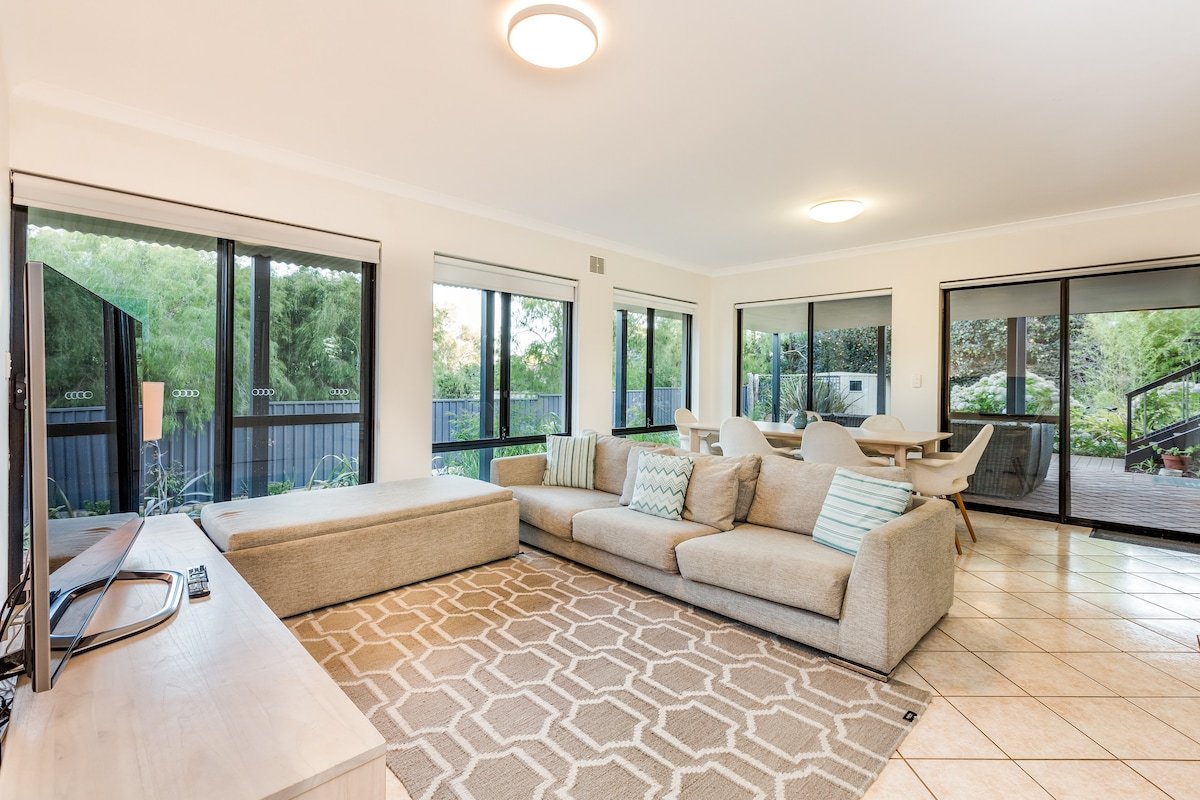 Aqua on Green—Bikes, Kayaks, Ocean Views, and More gallery image 4