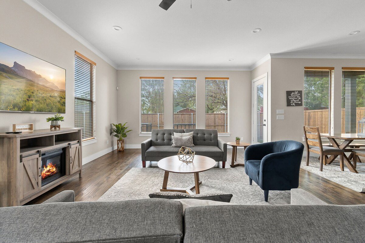 5BR Dallas Getaway | Fast Wi-Fi & Pet-Friendly Yar gallery image 3