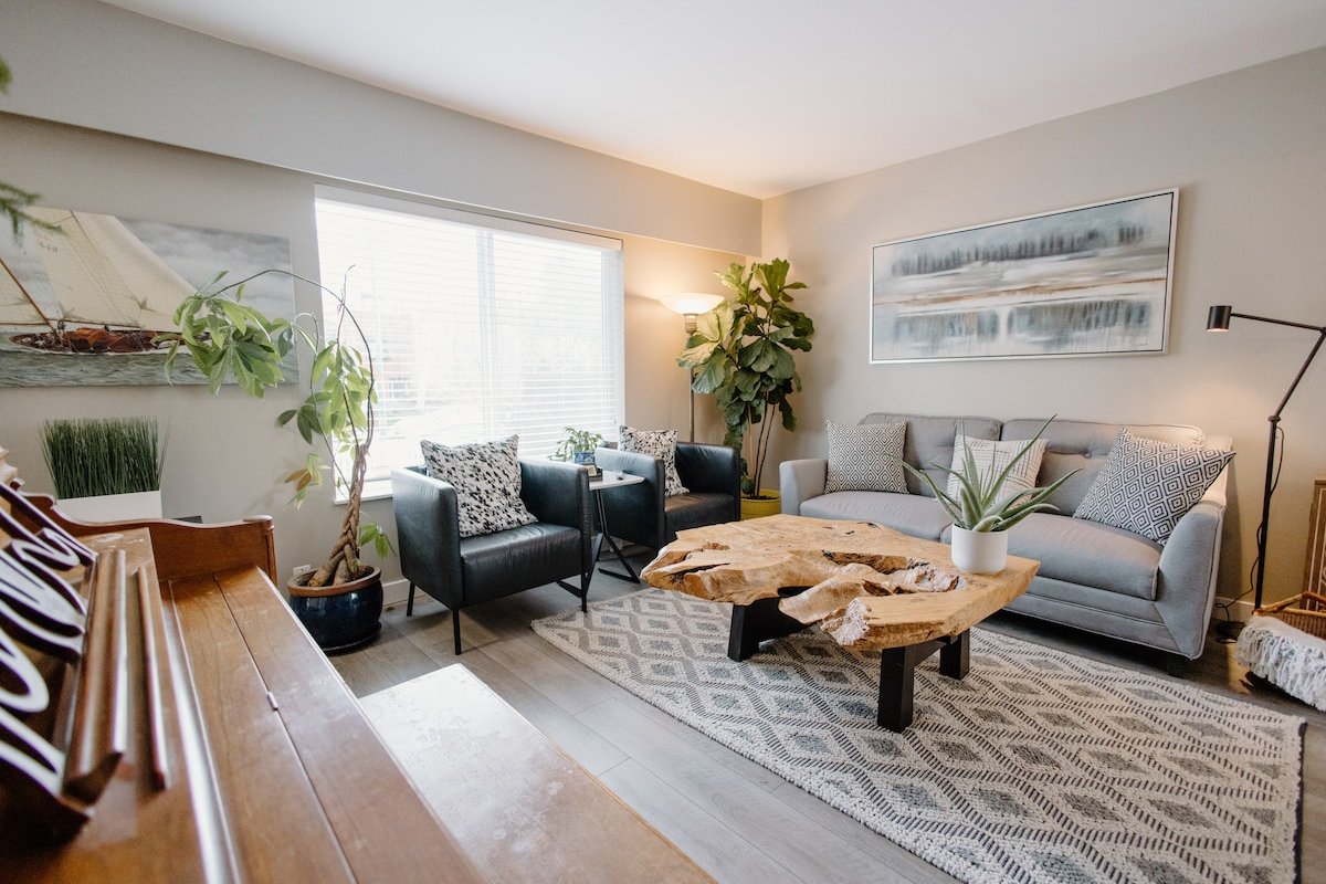 Kits Beach Escape – Cosy Home w/ Free Parking gallery image 2