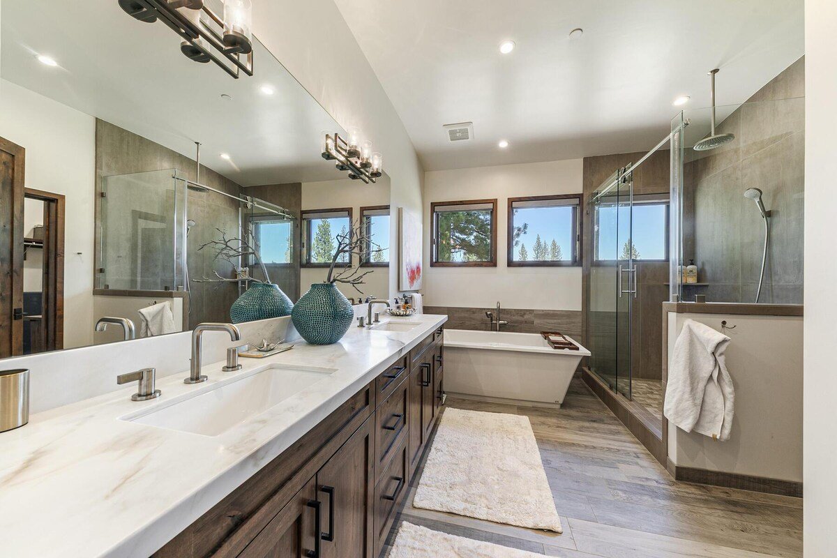 Schaffer’s Mill Luxury Home, Hot Tub, Golf & Mount gallery image 2