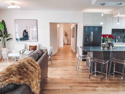 4 Bedroom Penthouse Suite – Music Row – Guitar Poo