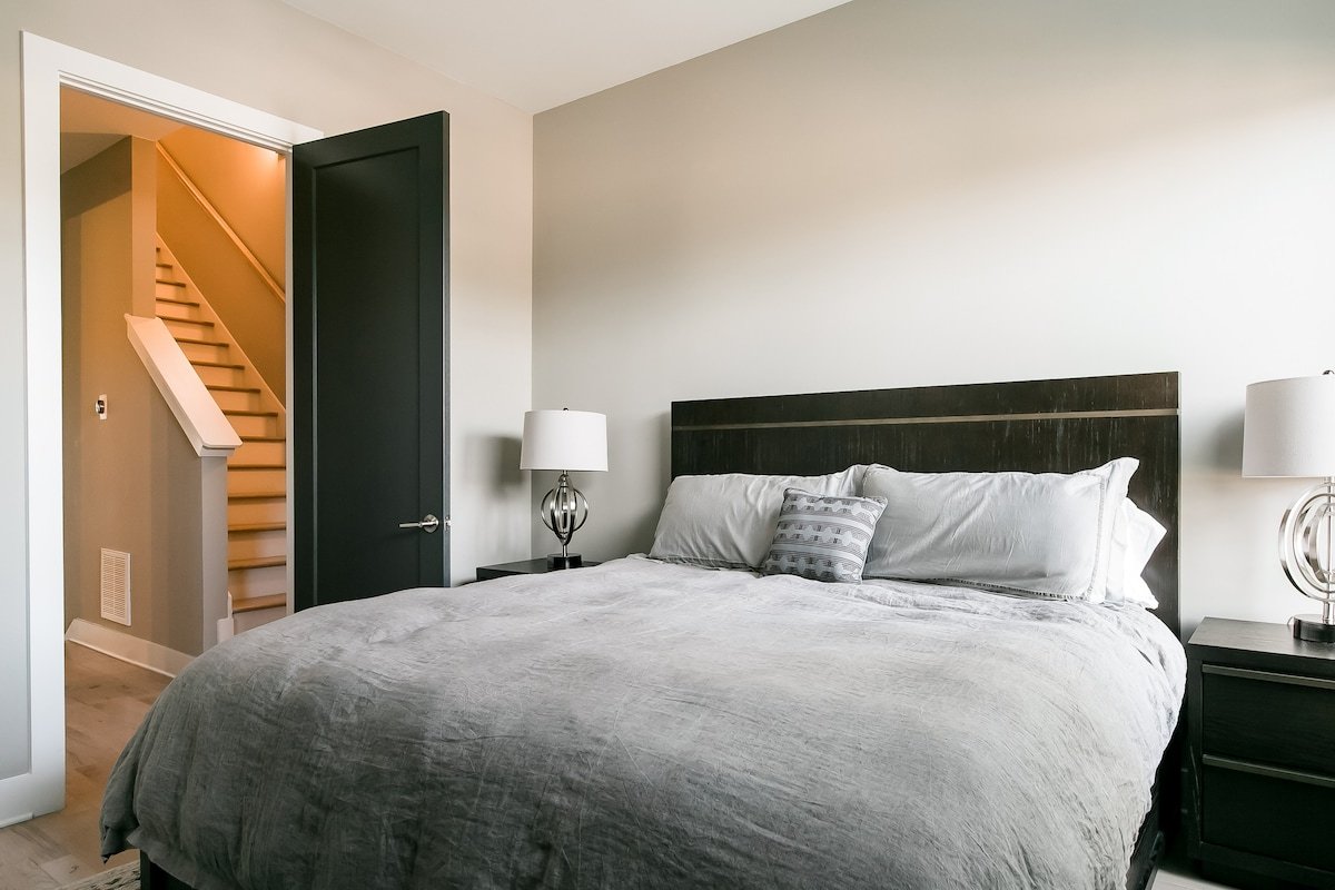 Choose from Three Sunny Decks in Desirable Gulch South gallery image 5