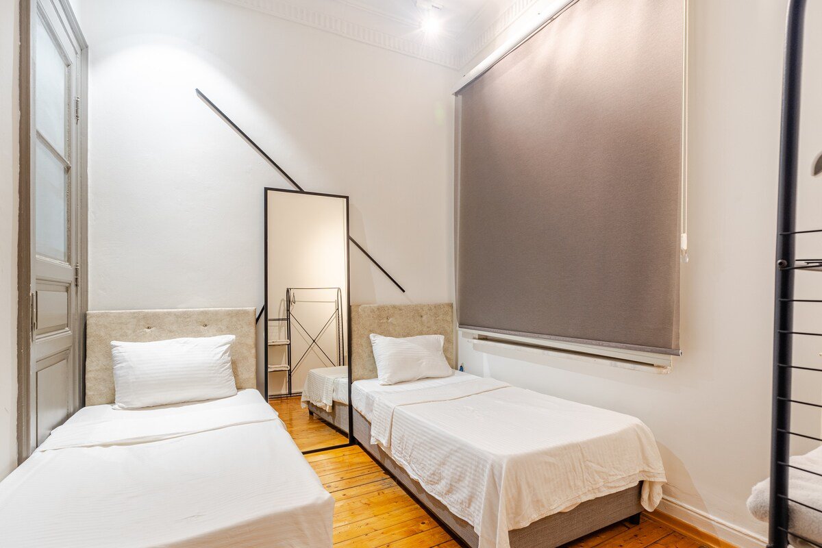 Historic 4BR, 2 min to Istiklal gallery image 3