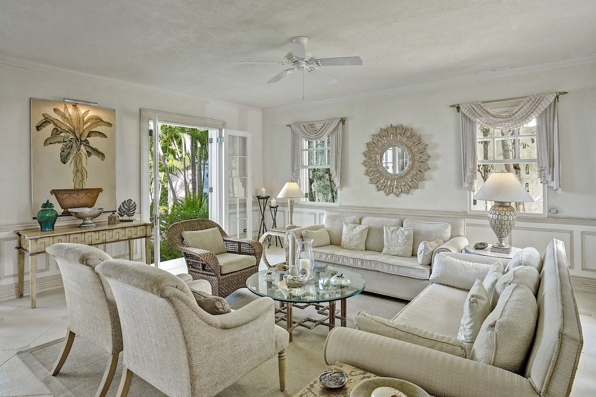 4-Bed Beachfront Villa with Private Pool gallery image 5