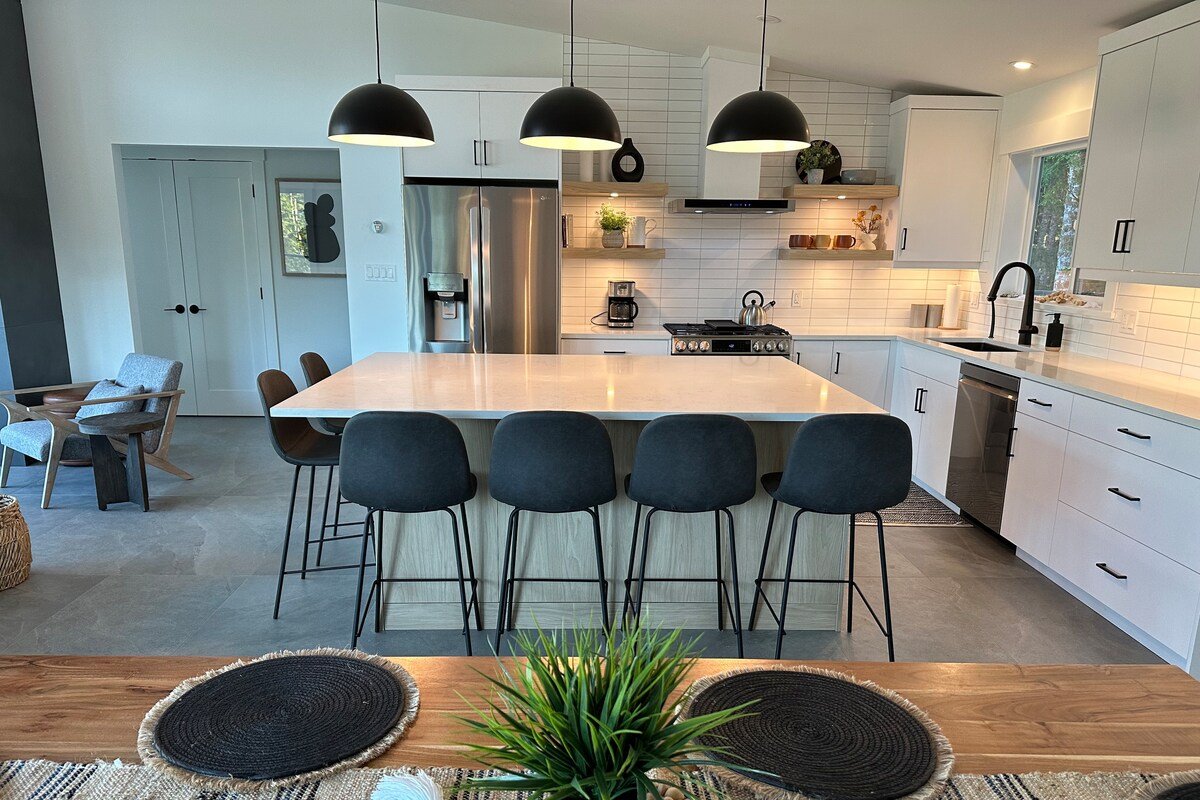 Beachview Retreats Luxury w/Hot tub & View gallery image 5