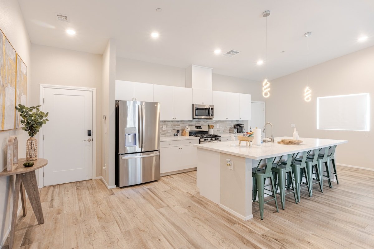 6 MILES from LAS VEGAS STRIP Spacious Family home gallery image 5