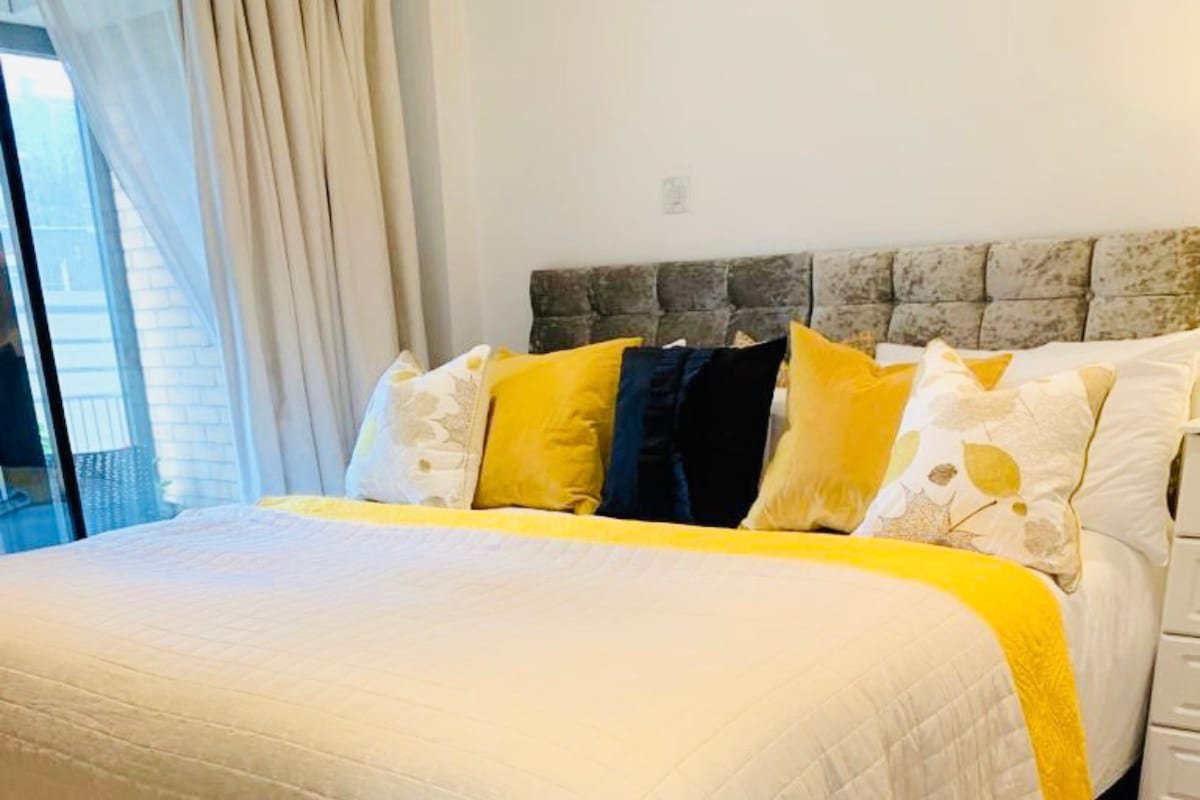 Bespoke 2 bed in Gloucester Road with car parking gallery image 3