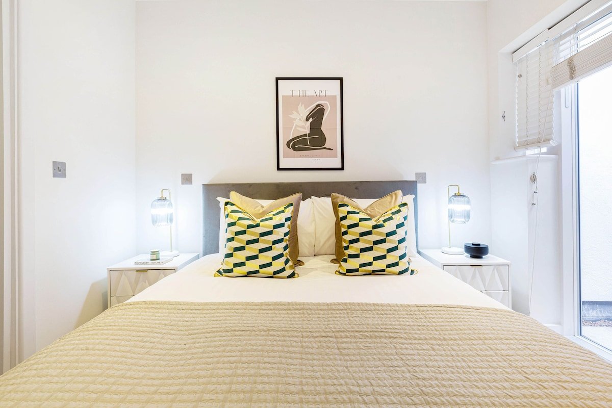 Soho apartment – above Breakfast Club! gallery image 4