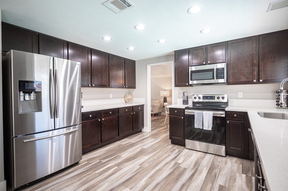 Pool & Spa Oasis with Game Room – Close to STRIP! gallery image 3