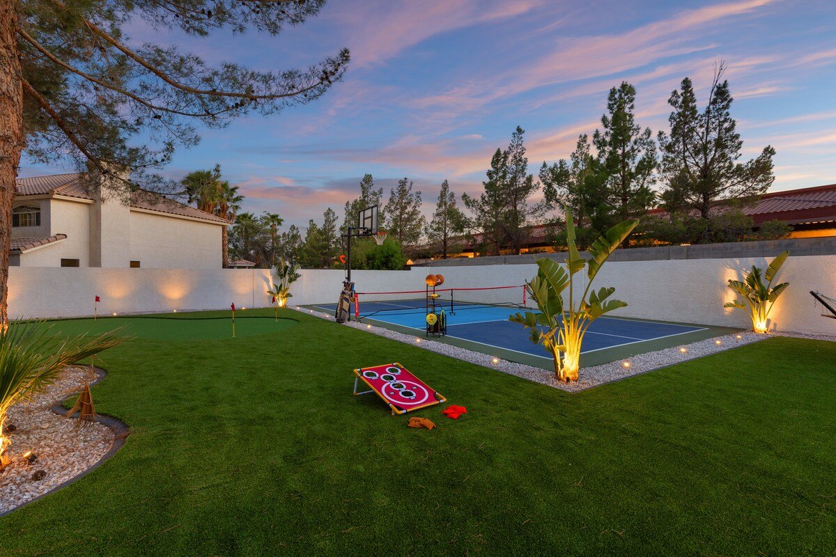 LUXE Resort Pool+Theater+Gym |Pickle/Basketball gallery image 5