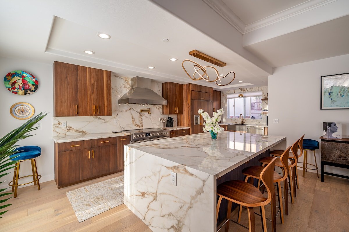 Phenomenal King, A/C, Rooftop Deck, Walk to Beach gallery image 2