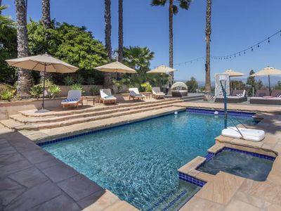 Gorgeous villa w/pool, spa, b-ball court & view!