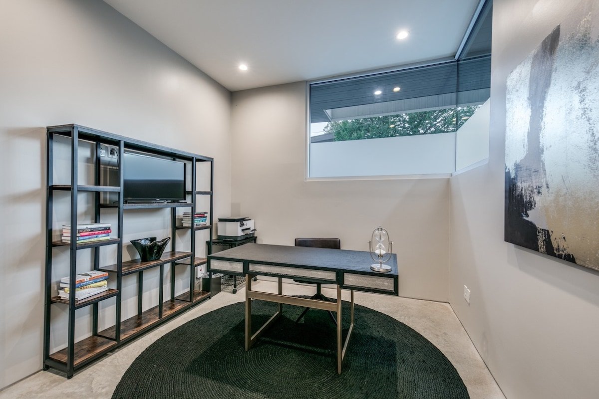 84 Walk Score, 2 Floor Lux Home w Office + Garage gallery image 4