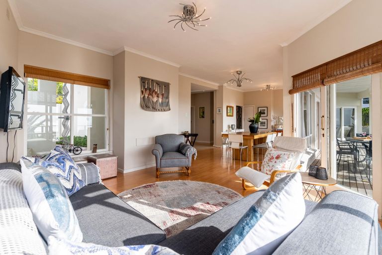 Seaside Panache - Cosy home with pool