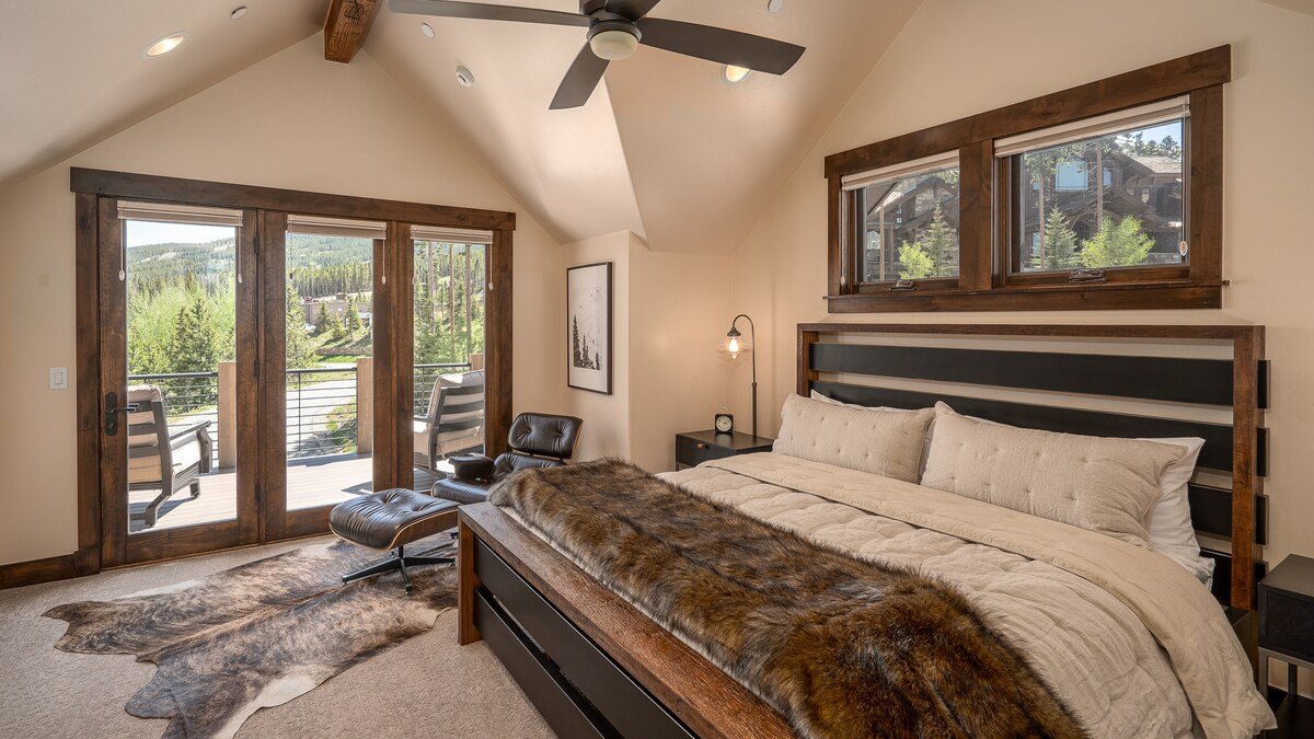 Ski in/Ski out + Hot Tub – Epic Retreat gallery image 5