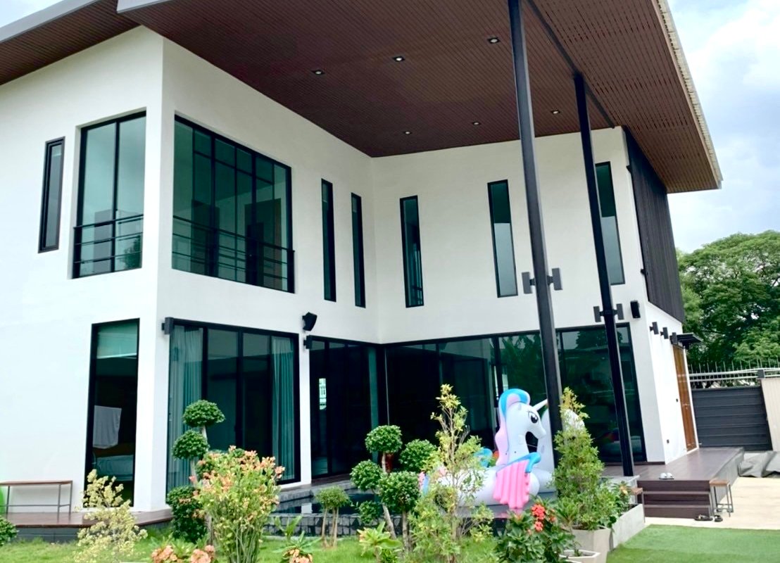 Modern 3-Bedroom Luxury Villa with Private Pool