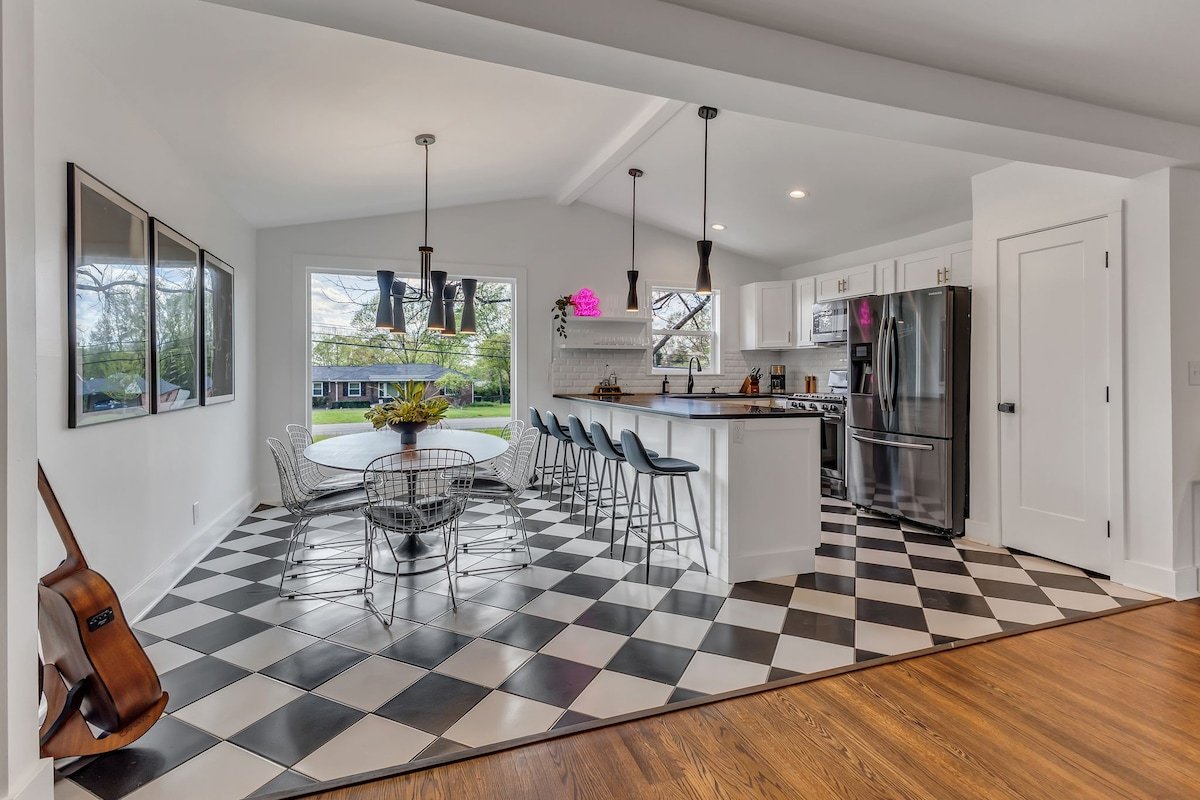 Encore Escape: Stylish Home w/ Hot Tub Near Opry gallery image 3