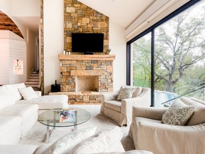 Beautiful Lake Travis Waterfront Retreat