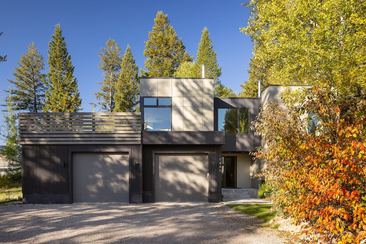 Luxury modern estate with guest house