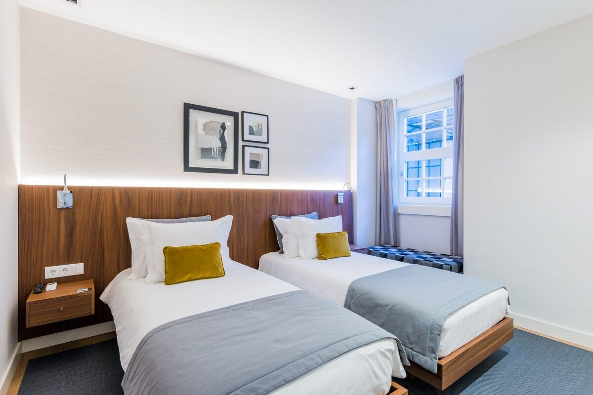 Augusta Residence 2 bed Juliette Balcony Great Views gallery image 3