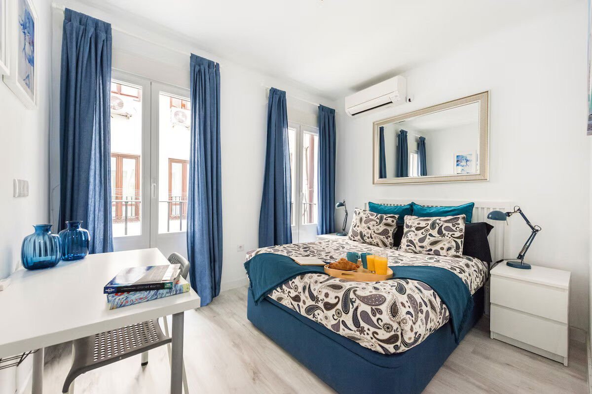 Spacious Apartment on Calle Atocha Near Sol gallery image 3