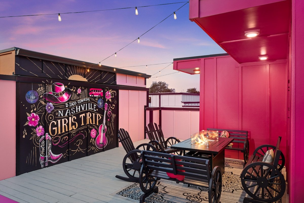 Disco Cowgirl! Broadway ~2 miles | Rooftop | OMG gallery image 2