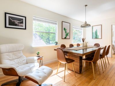 The Hayloft: Mid-Century Barn in Heart of Zilker