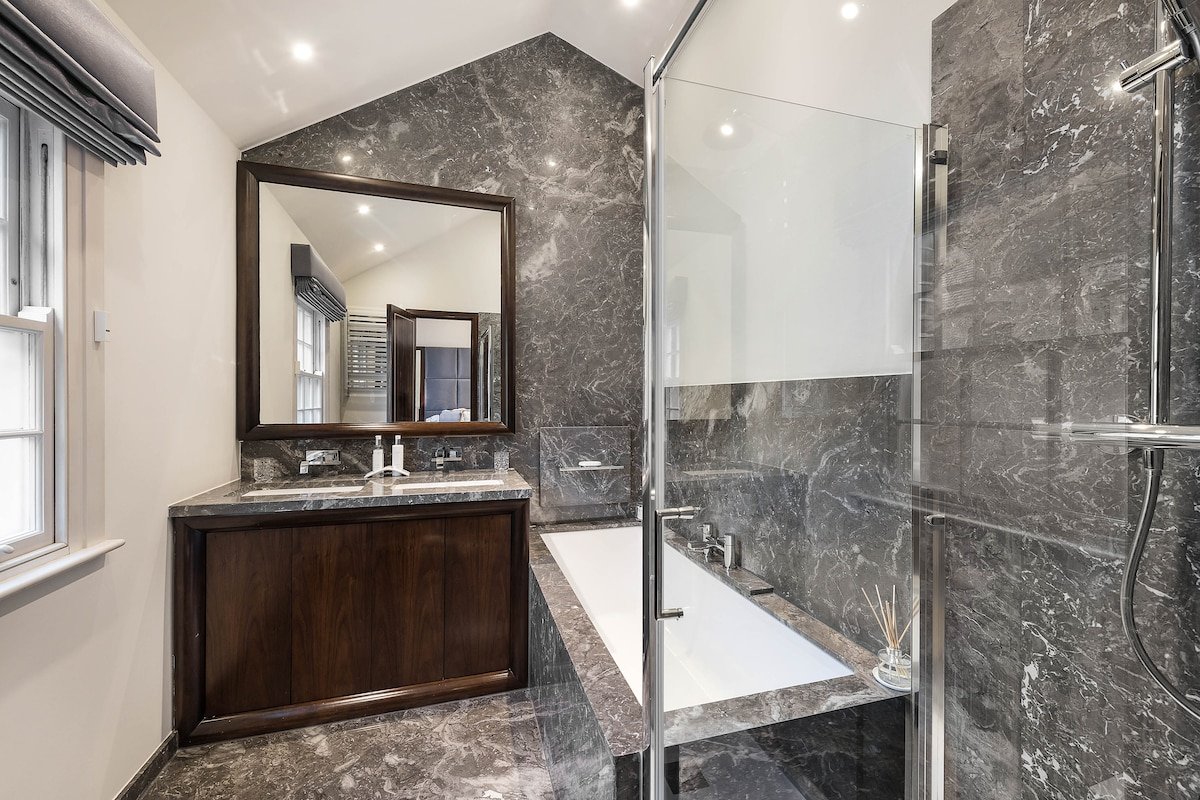 £6m Knightsbridge House gallery image 3