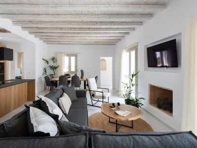 Black Villa with Jacuzzi & Sea View