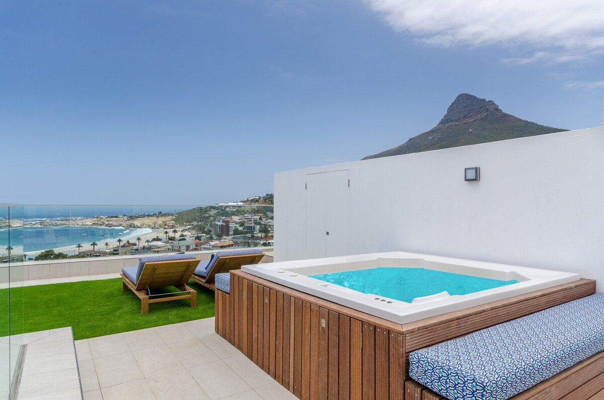 Stunning Ocean Villa Rooftop Jacuzzi, Solar Backup gallery image 4