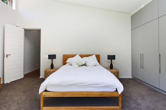 Photo 4 of Higgo Crescent accommodation in Higgovale, Cape Town with 3 bedrooms and 2 bathrooms