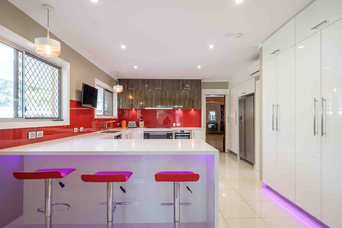 Spacious Hideaway Retreat, Pool , Spa, Acreage gallery image 4