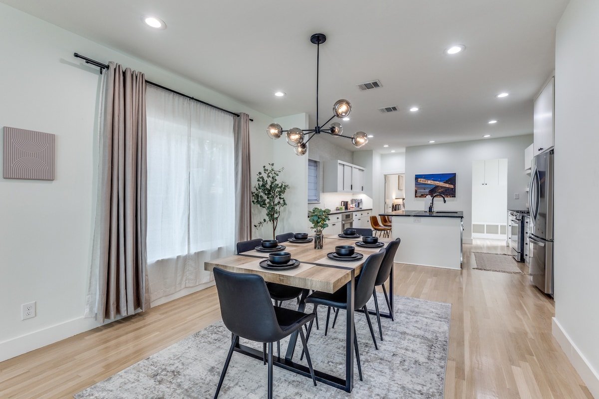 Modern Lux Retreat w/Patio | Walk to Dickies! gallery image 2