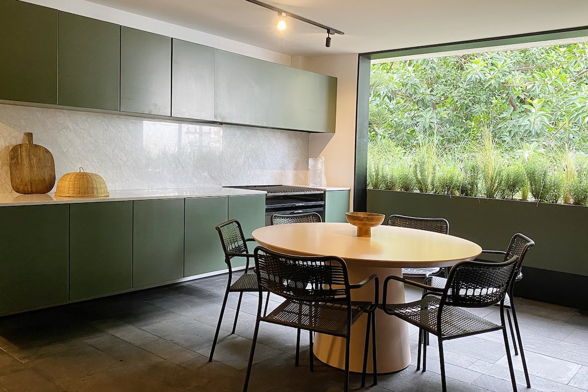 Chic Condesa gem with a terrace! gallery image 5