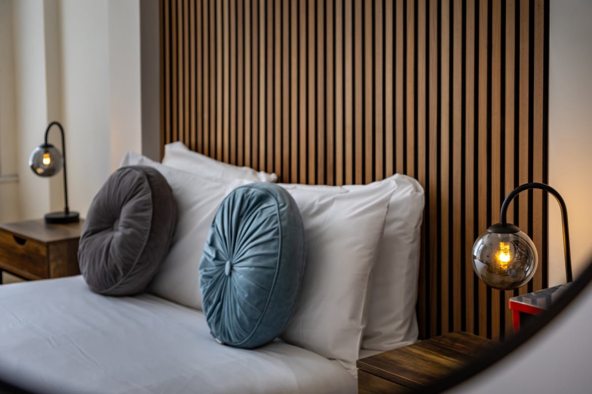 Modern City Townhouse with Free Street Parking gallery image 5