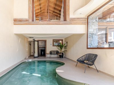 Chalet Cheval Blanc, indoor pool