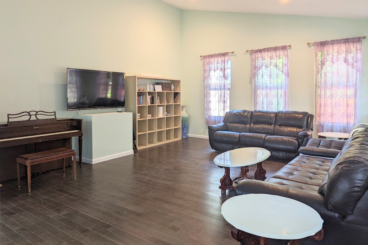Entire Home in NE DC. 5 BD/3BA gallery image 2