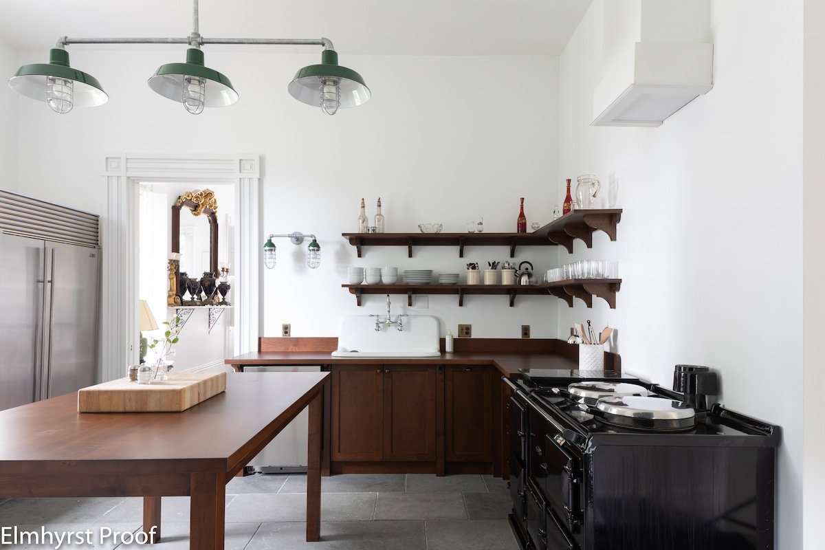 Beautiful historic home in Newport gallery image 5