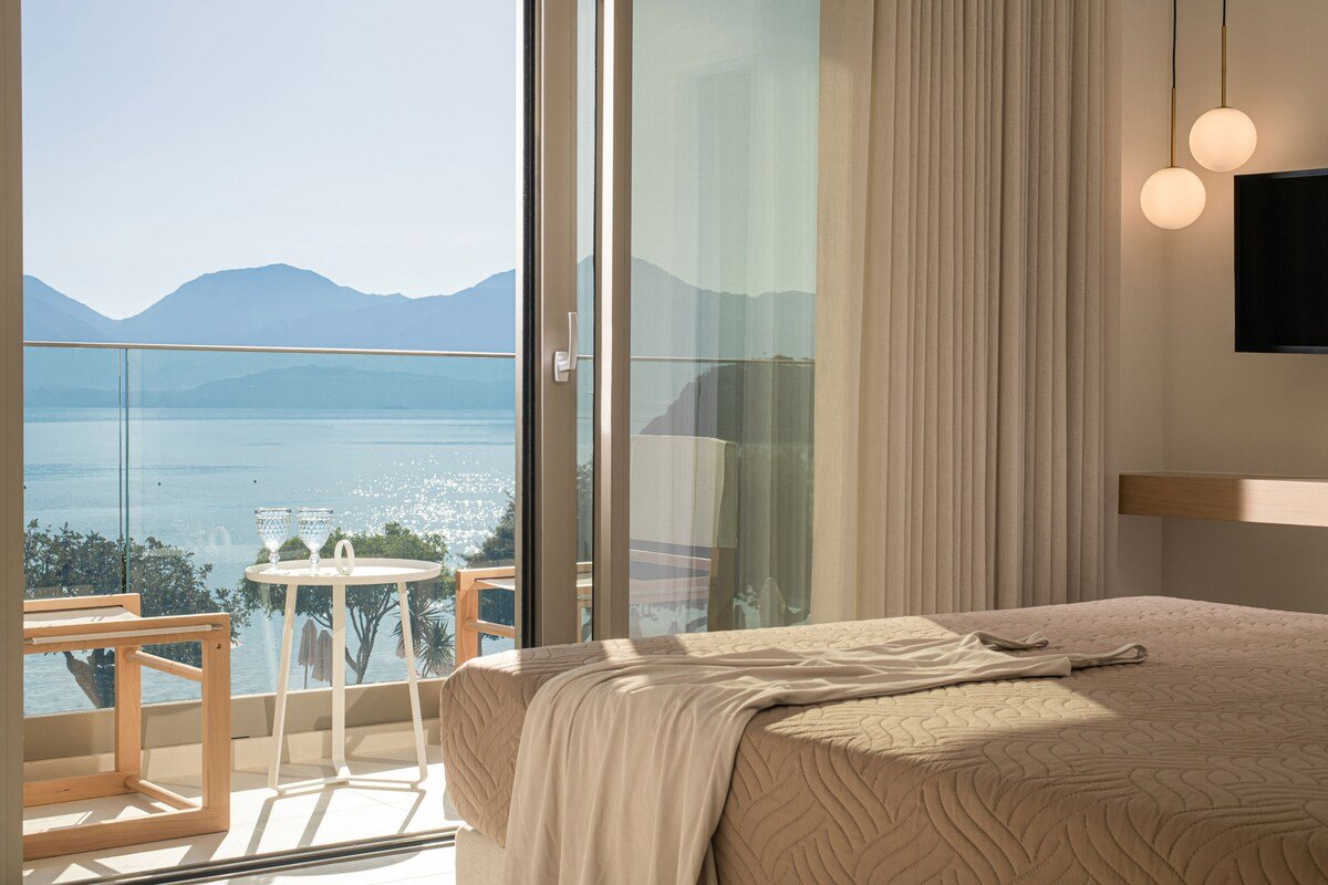 Beachfront Villa Dedicated Beach space – Breakfast gallery image 3