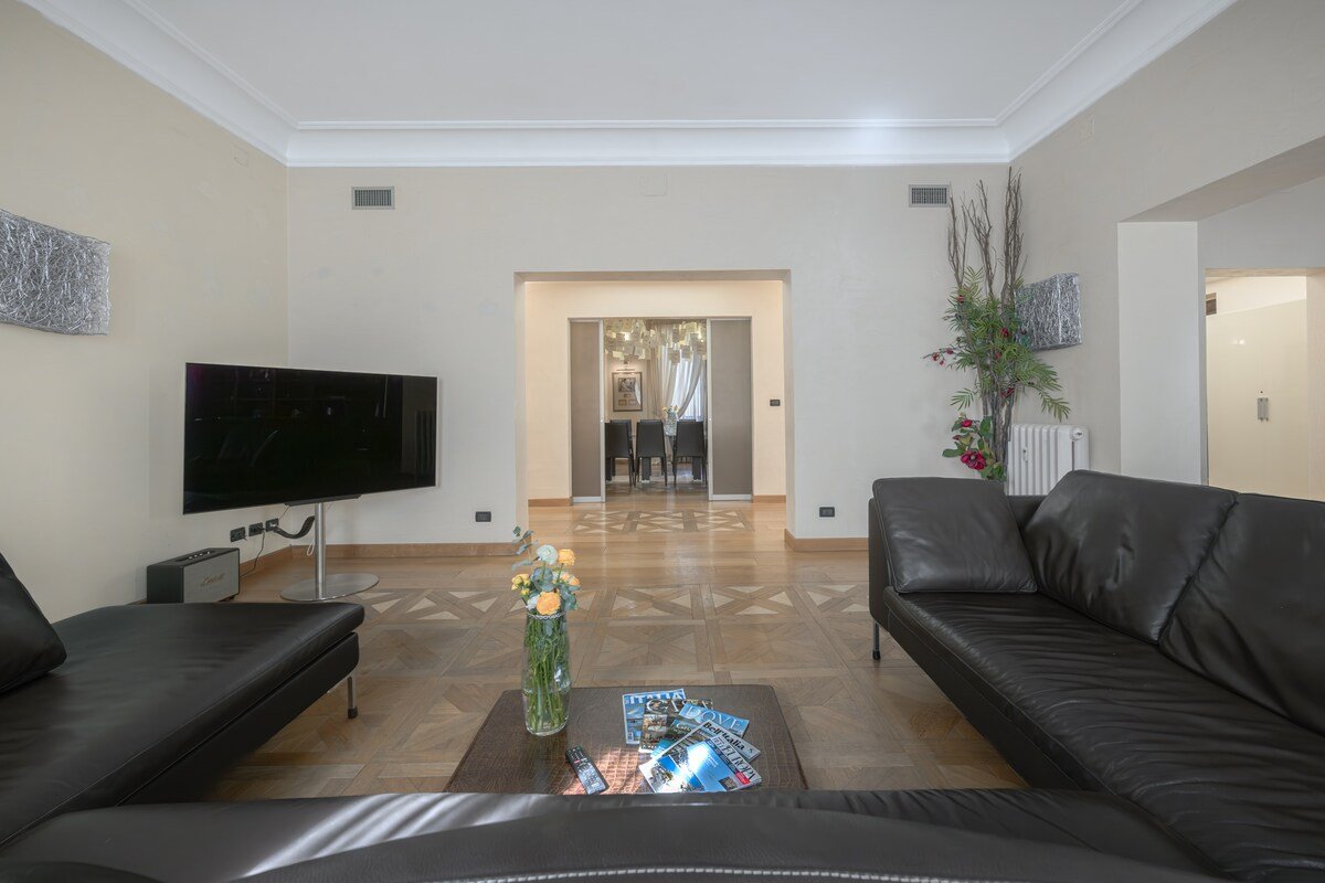 The Spanish Steps Condotti Luxury Apartment gallery image 5