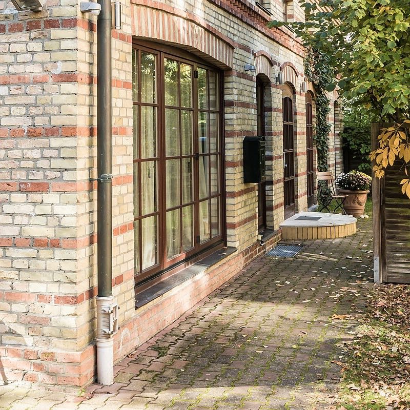 Historic single Mansion near City center of Berlin gallery image 3