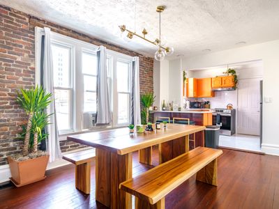 PRIME Location • Top Rated • CLEAN • Parking Free