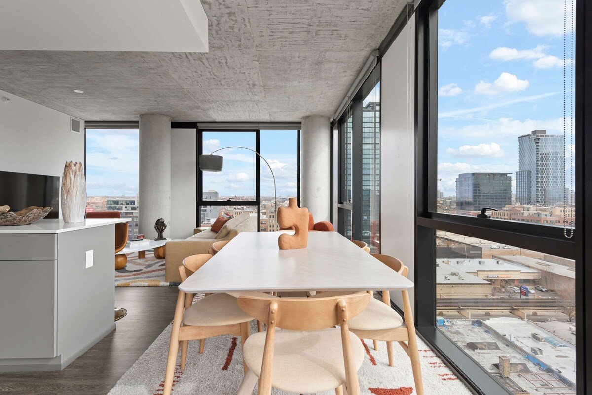 Exclusive Group Getaway in Vibrant West Loop gallery image 4