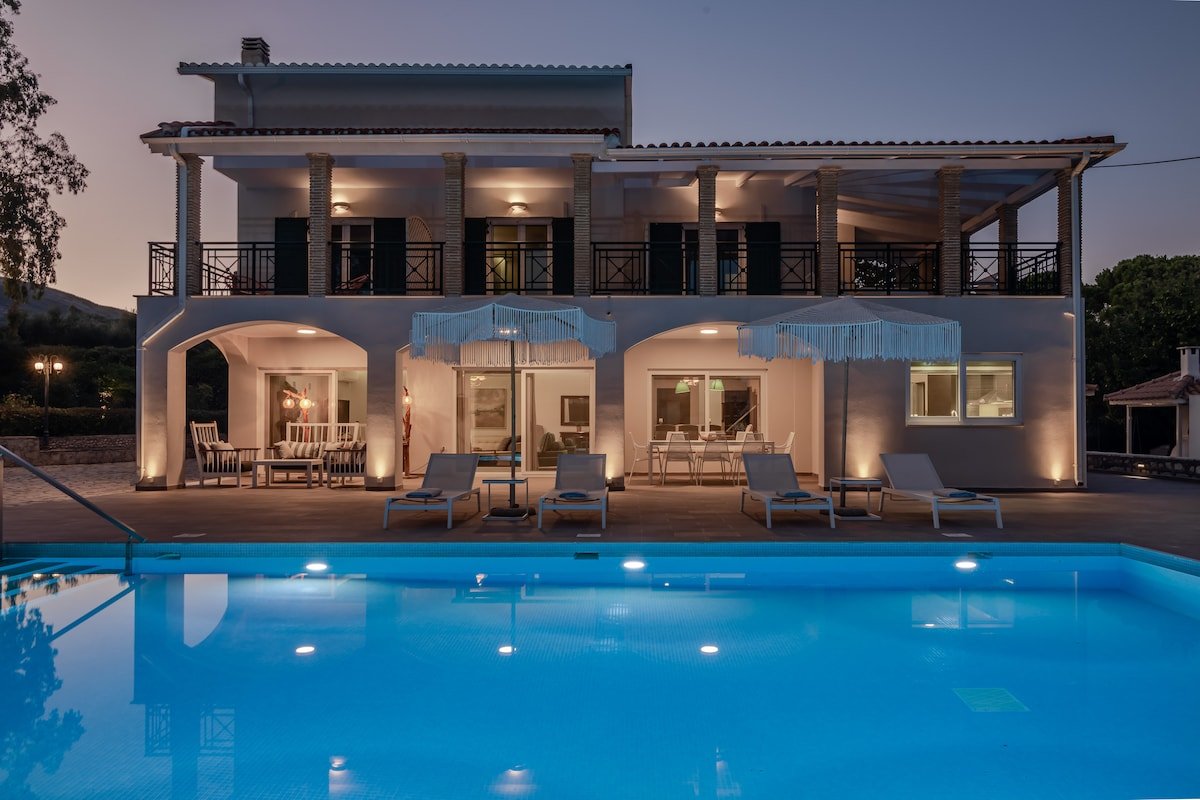 Rivazzurra Villa with Private Access to the beach gallery image 2