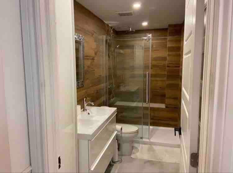 Super Luxury apt 4bdr & 2 full Bath plus backyard gallery image 5