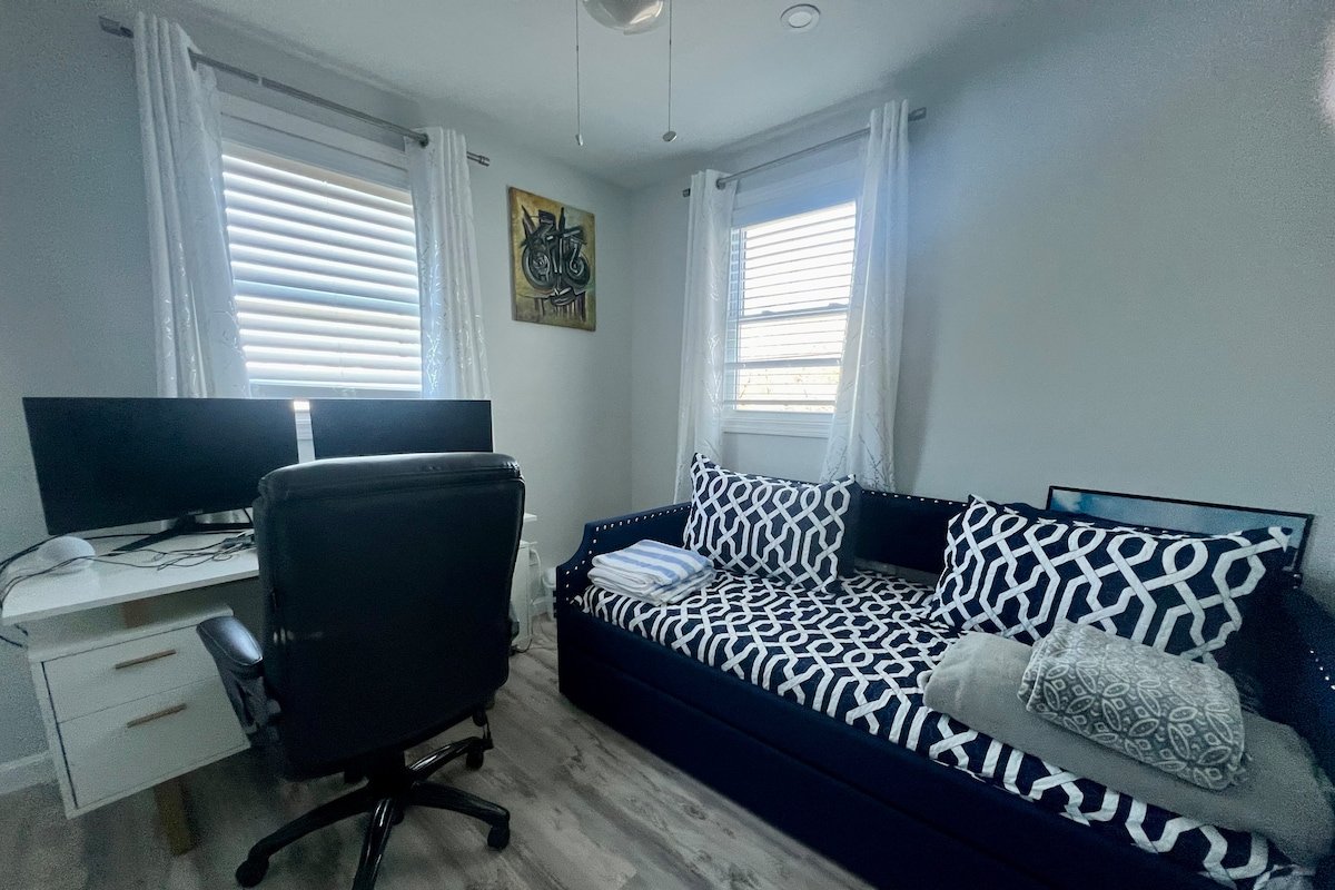 Beach House with Pool & Hot Tub 9 Bed 6 Bath gallery image 5