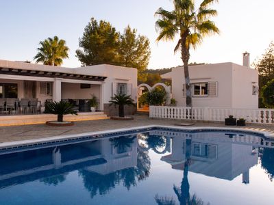 San Rafael- Pool- Tennis Court- Children play area