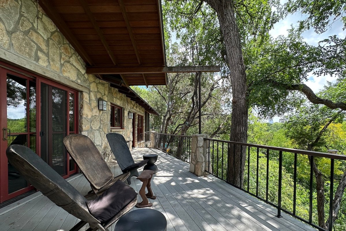 City Retreat in the Trees * Chef’s kitchen & Pool gallery image 5